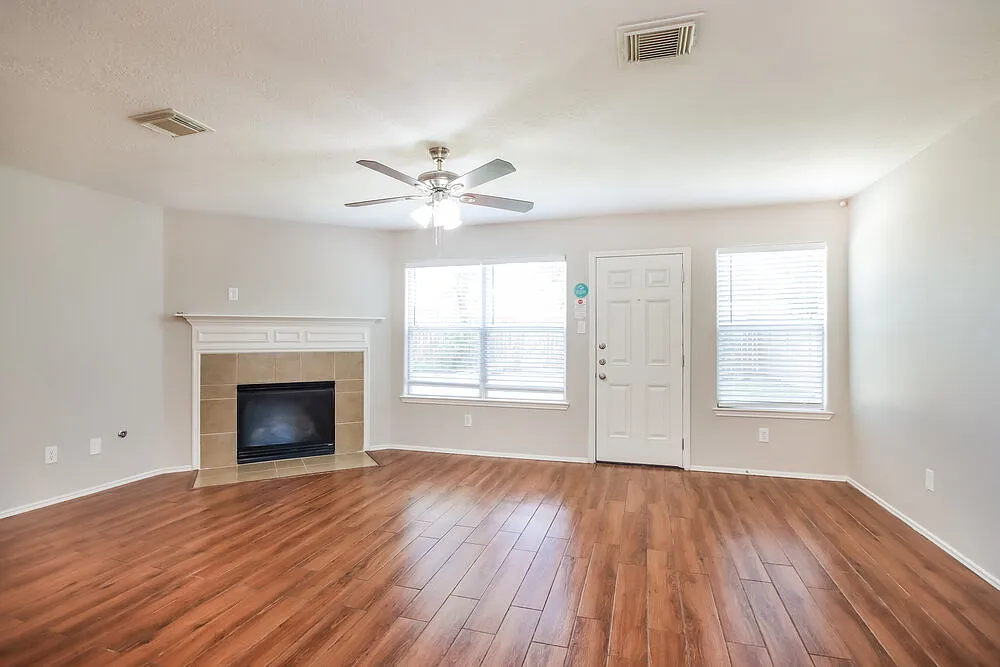 4 bed, 2.5 bath, 2754 sqft, $2,425 — Photo 4