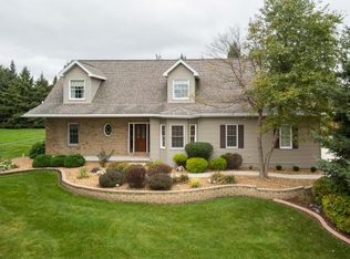 N1695 Midway Rd, Hortonville, WI 54944