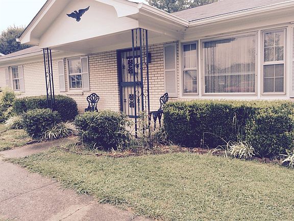 2nd image of 527 Greenbriar St