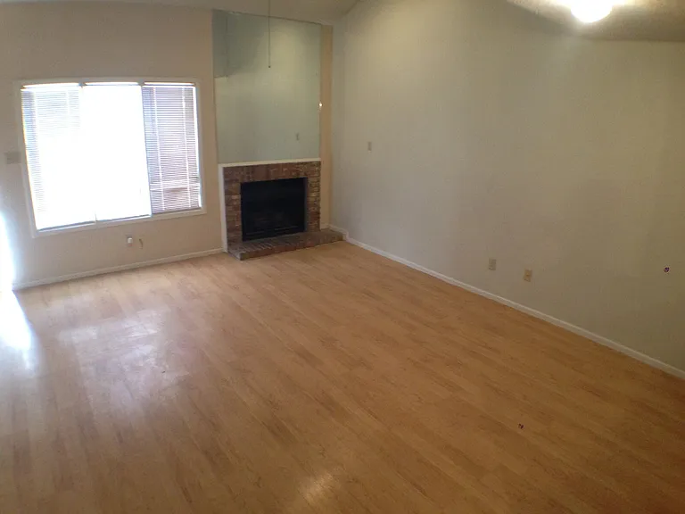 4739 2nd St — Photo 2