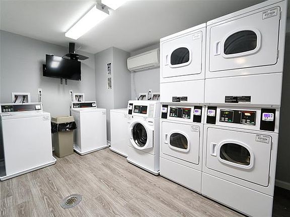 3rd image of 4444 W Pine Blvd #1-T3