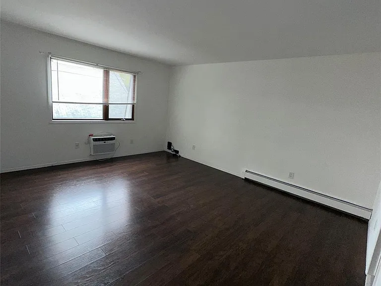 83 Manorhaven Blvd #83 — Photo 6