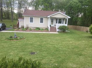 353 Ruskey Ln, Hyde Park, NY 12538