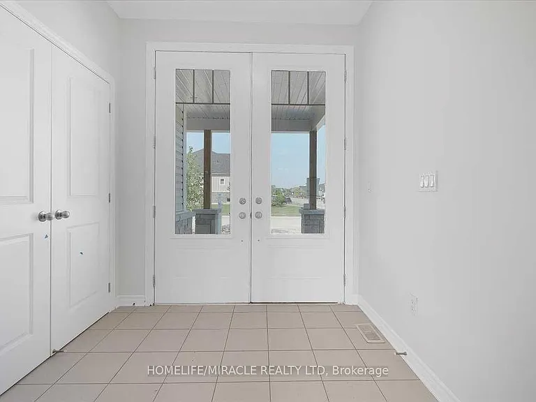 140 Country Club Dr — Photo 3