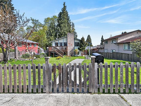 3rd image of 313 W 14th Street