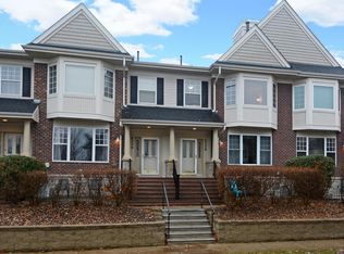 8228 Golden Valley Rd, Golden Valley, MN 55427