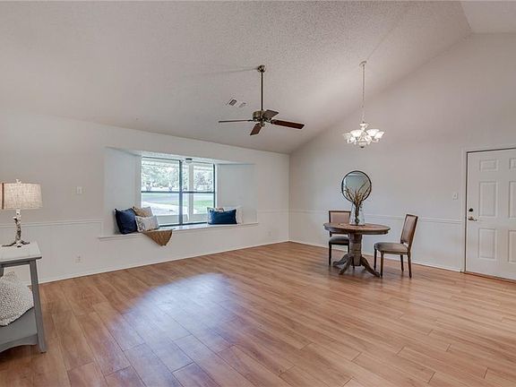 5th image of 500 Woodway Dr