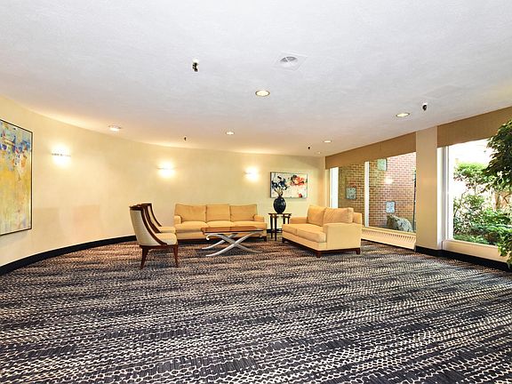 4th image of 30 Stoner Ave Floor 2R-2