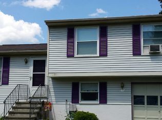 215 Old Cove Rd, Liverpool, NY 13090