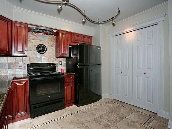 3rd image of 143 Sierra Vista Ln