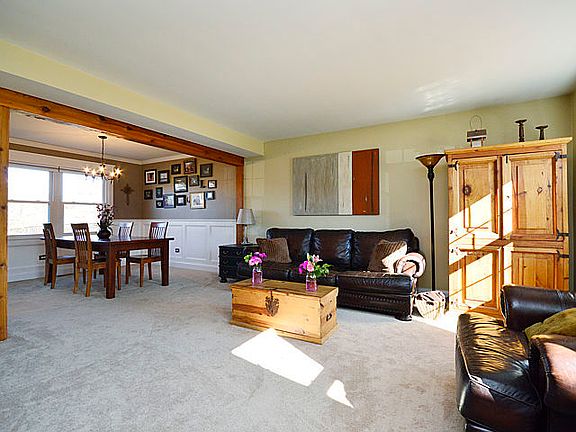 3rd image of 220 Grovenor Dr