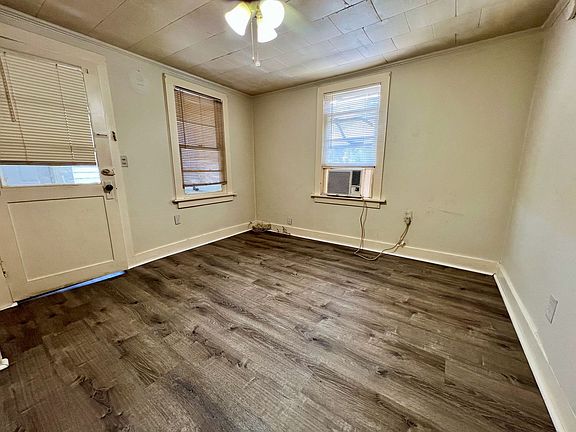 3rd image of 1103 7th St #1B-1BA-550SQFT
