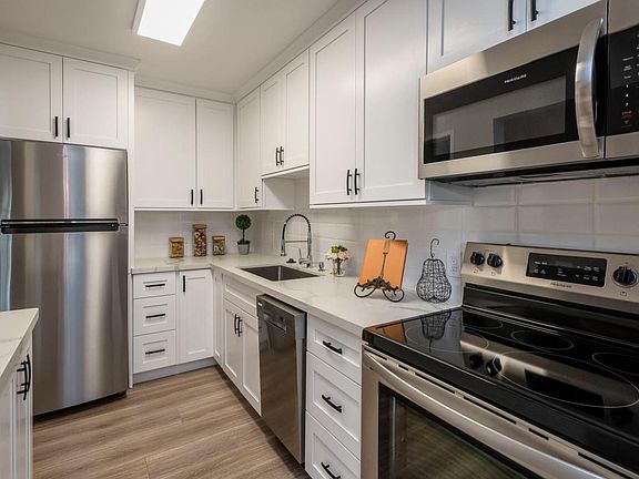 5th image of 904 Peninsula Ave APT 201