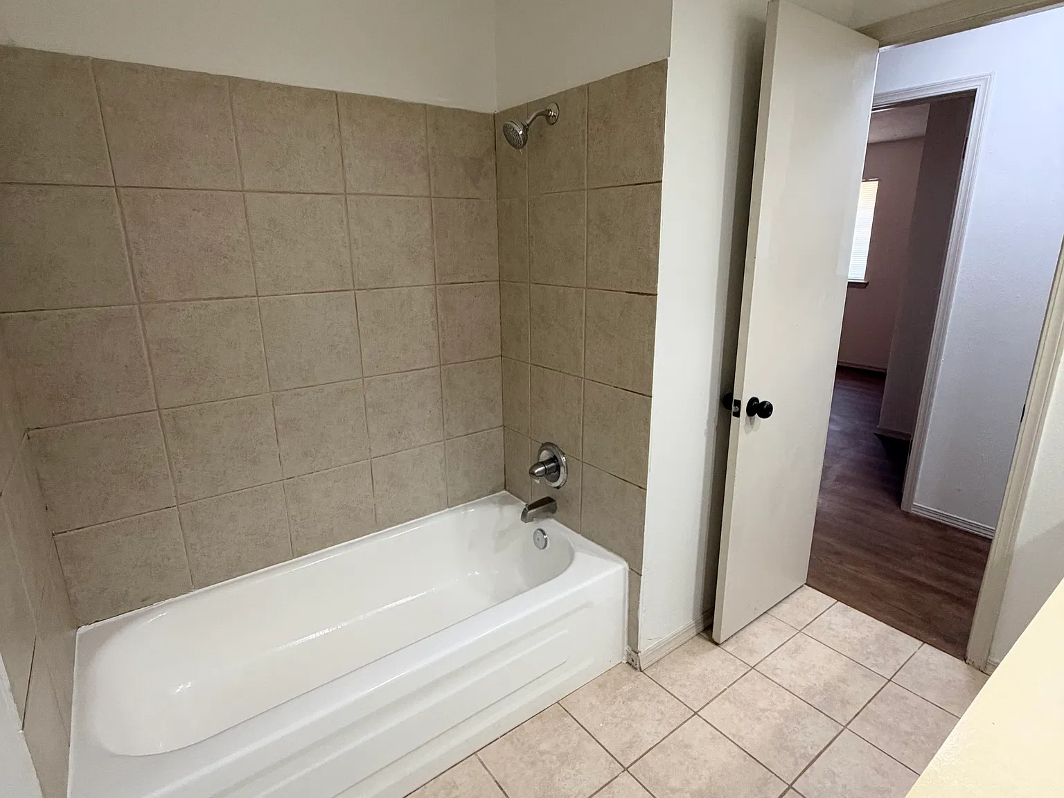 2313 E Oak Ave — Photo 3