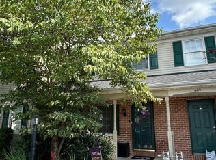 635 Robin Hill Cir, York, PA 17404