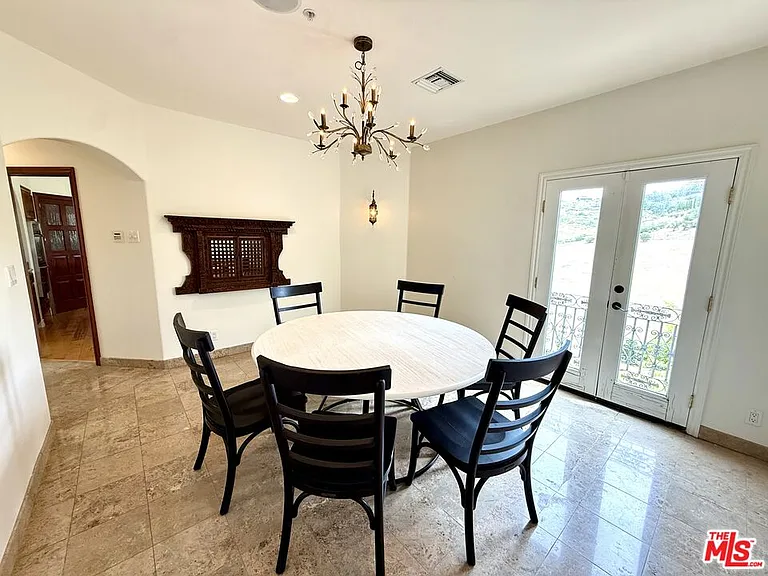 10827 Pacific View Dr — Photo 24