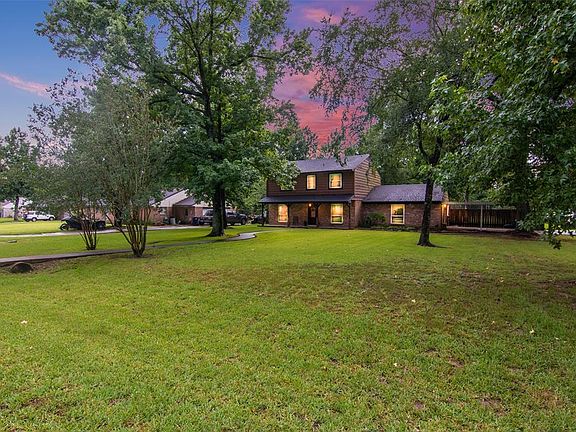 3rd image of 32923 Westwood Square East Dr