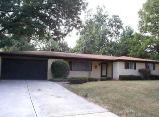 13328 N Chevy Chase Dr, Fishers, IN 46038