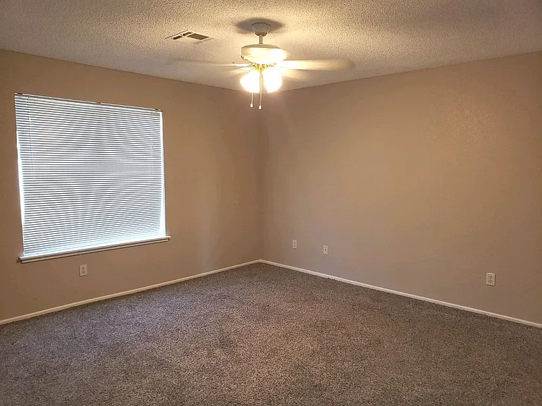 11402 E 24th Ln — Photo 11