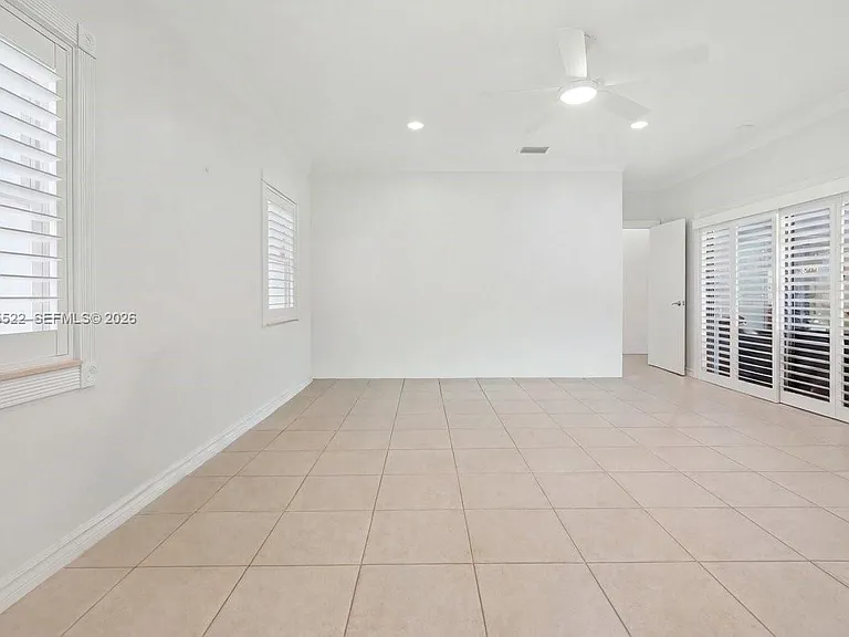 16530 Lake Tree Dr — Photo 44