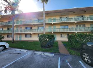 700 Village Green Ct APT 106, Palm Springs, FL 33461