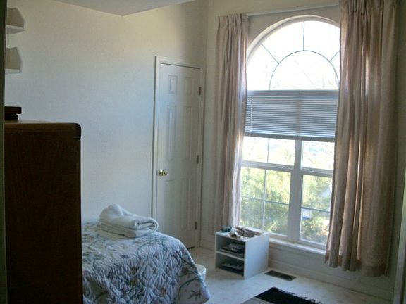 5th image of 8 Crownbridge Ct
