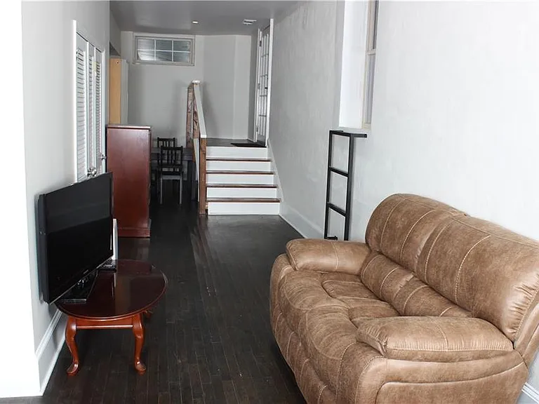 1124 Center St NW — Photo 5