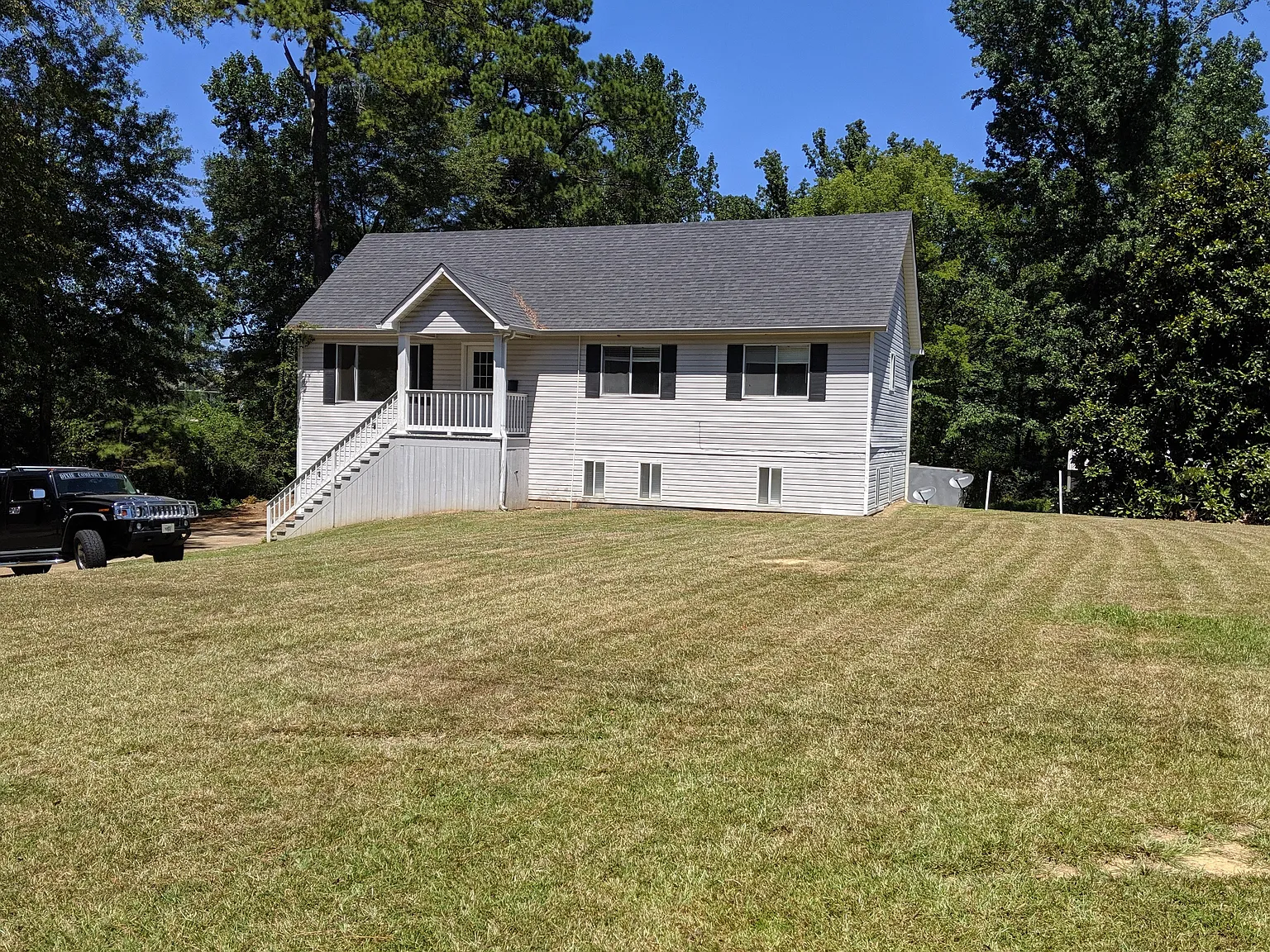 Summerville Manor — Photo 1