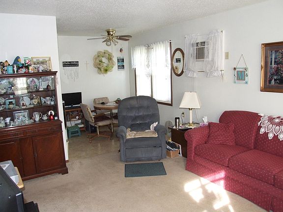 3rd image of 214 Mamie Eisenhower Ave APT 2
