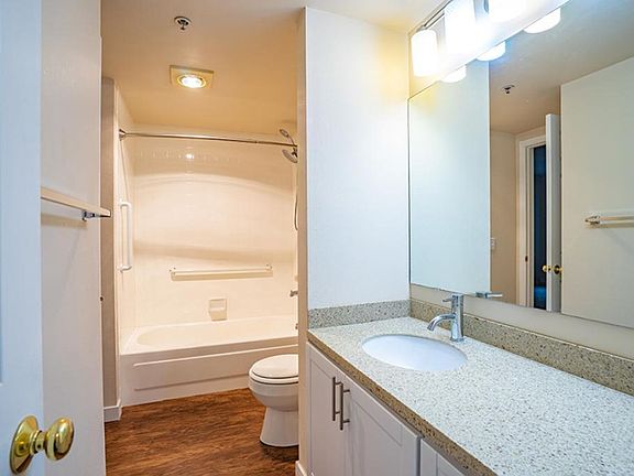 5th image of 3023 1st Ave #1-504