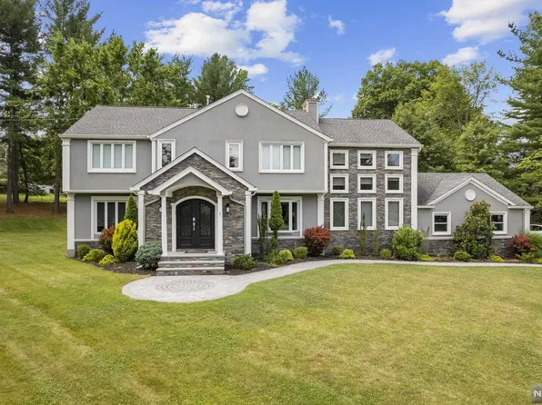 96 Powder Hill Rd, Montvale, NJ 07645