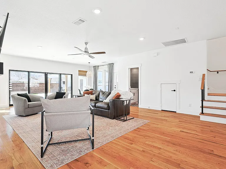 304 Bowie St — Photo 14