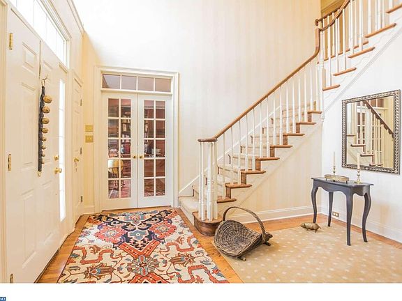 2nd image of 9 N Hampshire Ct