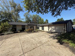 396 Crossbrook Dr, Berea, OH 44017