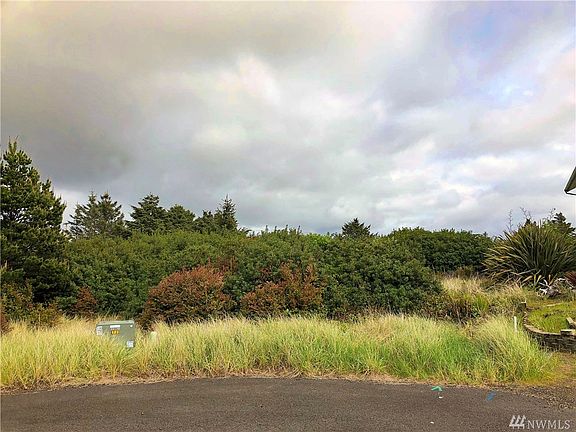 2nd image of 735 Alcade Pl