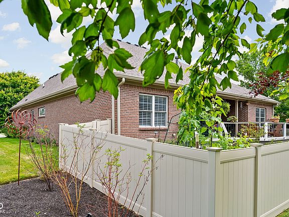 4th image of 7072 English Oak Dr
