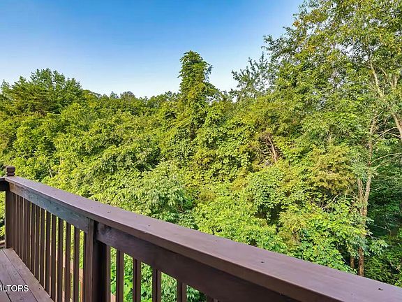 3rd image of 502 Hideaway Ridge Cir