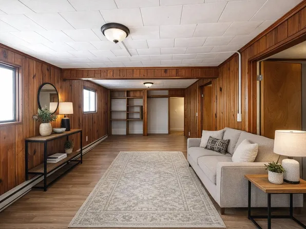 213 Cleveland Ave, Endicott, NY 13760