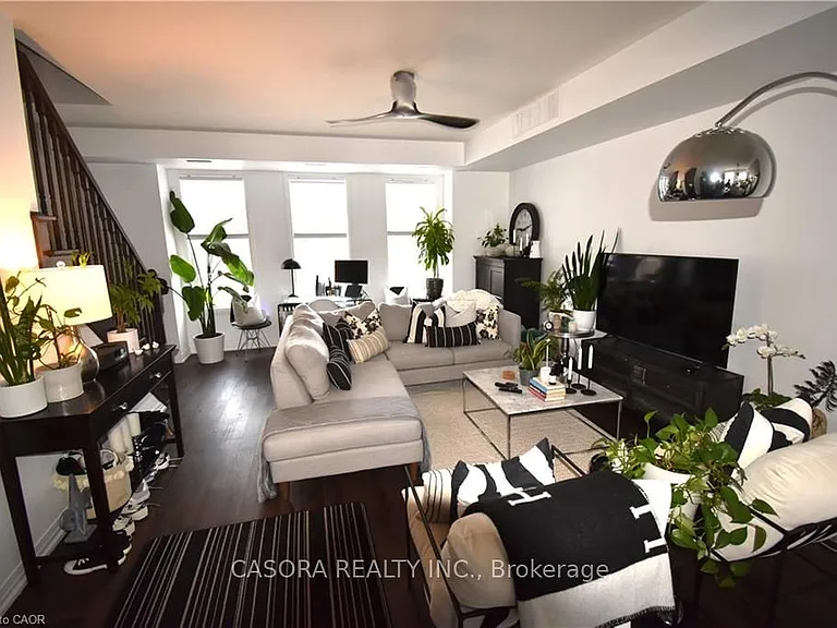 2362 New St #5 — Photo 5