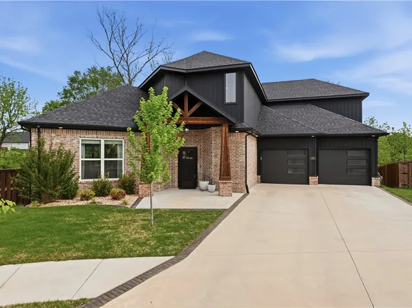 302 SW Gunison Cv, Bentonville, AR 72712