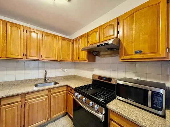 41-38 66th St #5B, Woodside, NY 11377