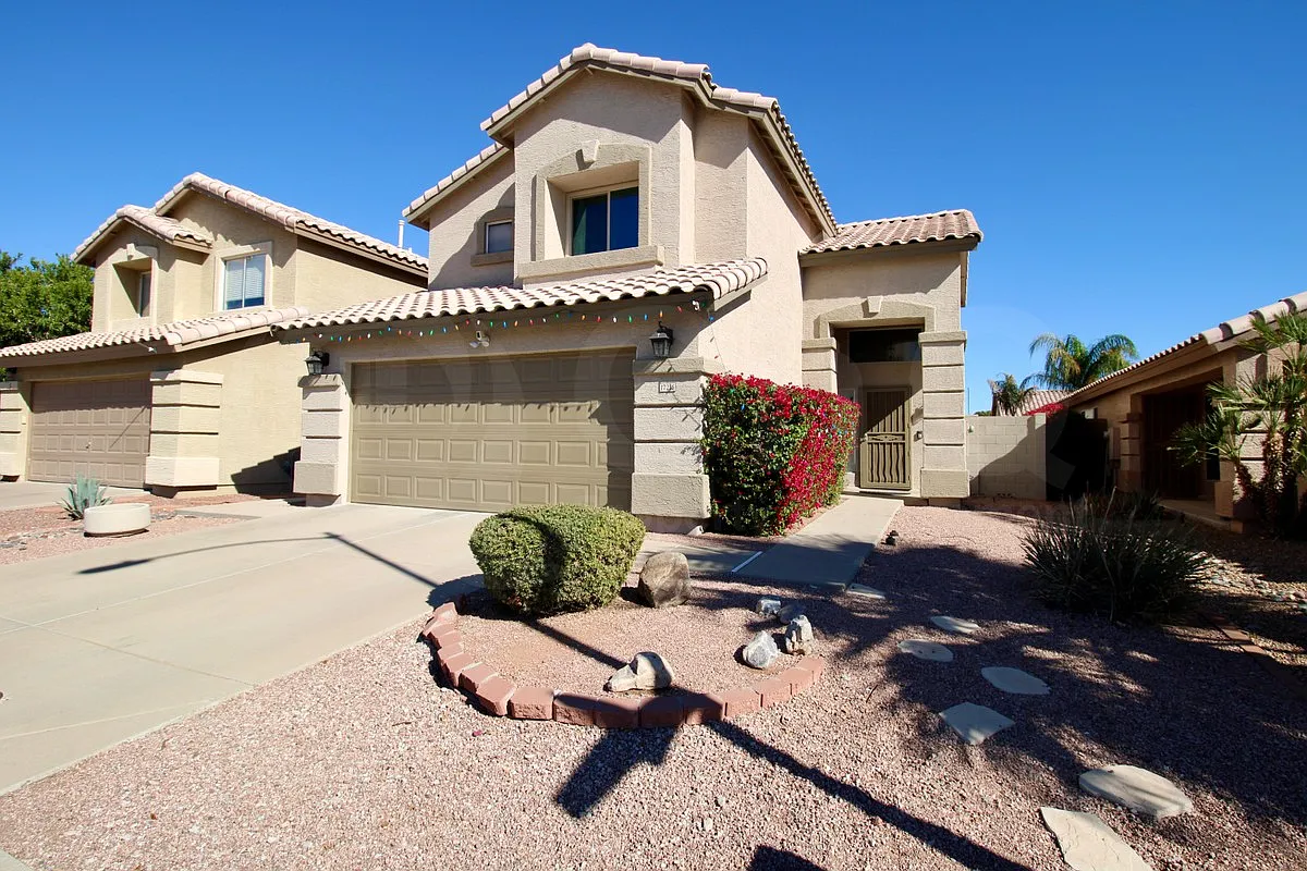 3 bed, 2.5 bath, 1848 sqft, $2,599 — Photo 2