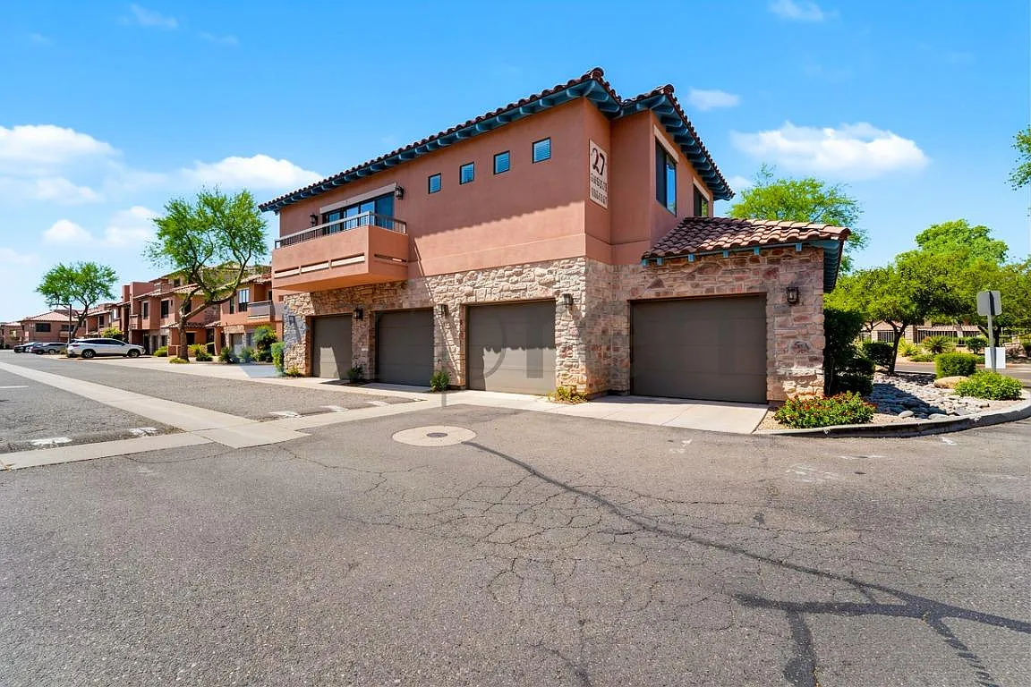 3 bed, 1500 sqft, $2,500 — Photo 3