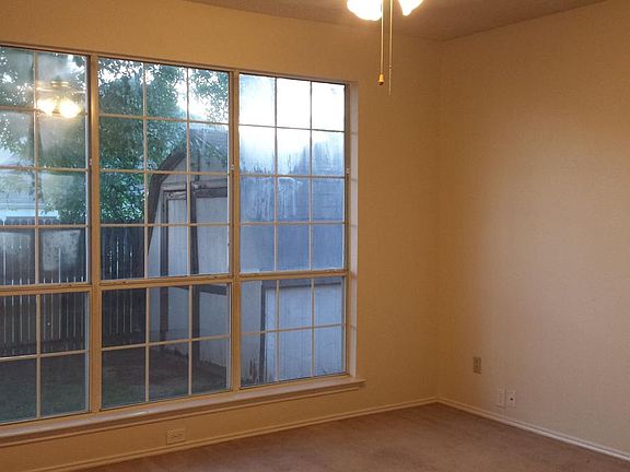 5th image of 337 Bluewood Ln