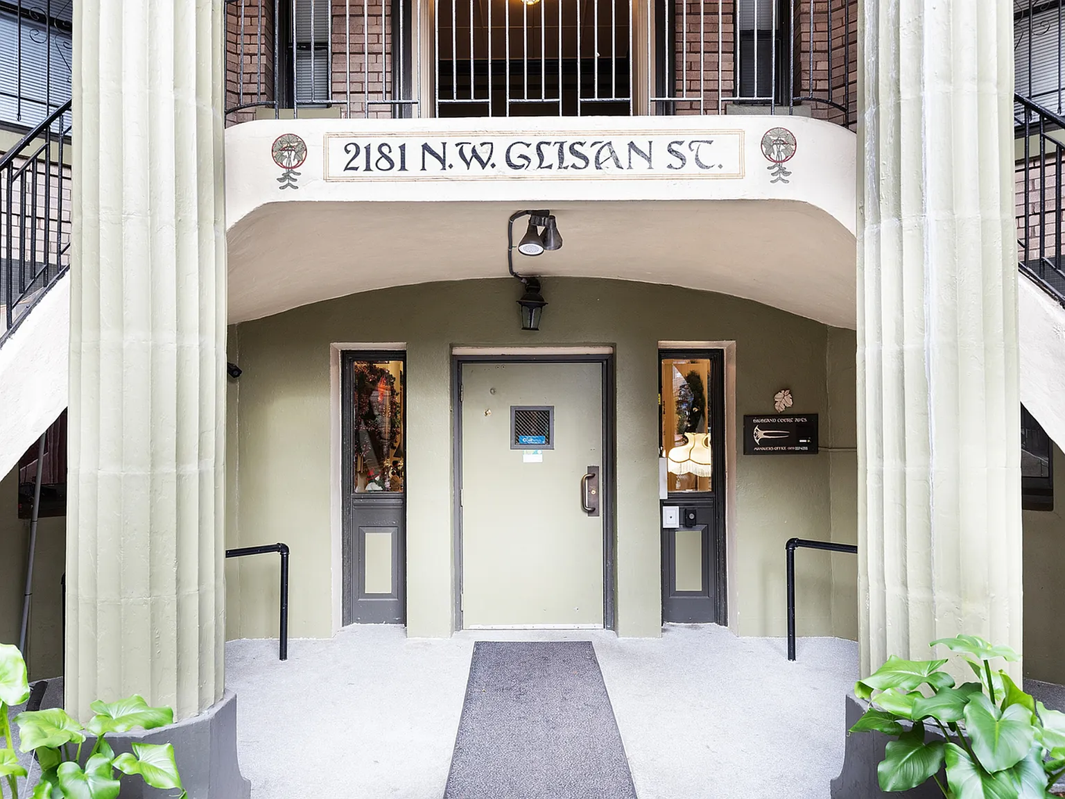 Highland Court Apartments — Photo 4