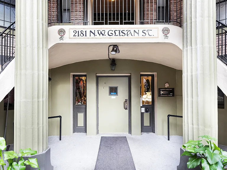 Highland Court Apartments — Photo 4