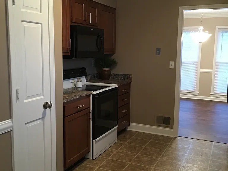 9903 Cypress Creek Dr — Photo 6