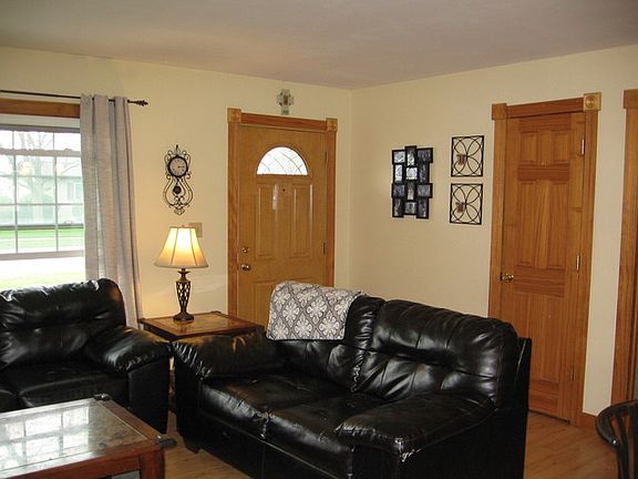 2nd image of 328 Dorchester Ln