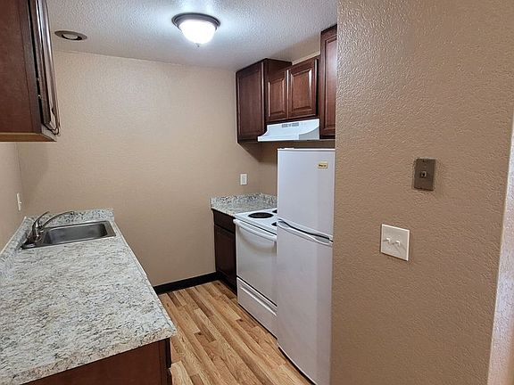 4th image of 523 W Crest Dr #52305