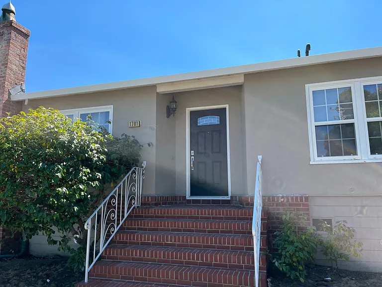 1701 Quesada Way — Photo 2
